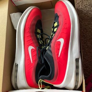 Nike Air Max Axis